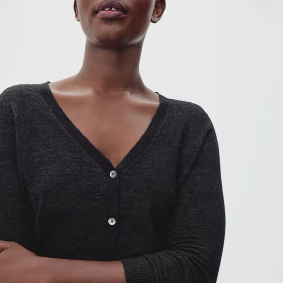 EVERLANE The Featherweight Alpaca Cardigan Heathered Black Button Up NEW - Picture 5 of 7
